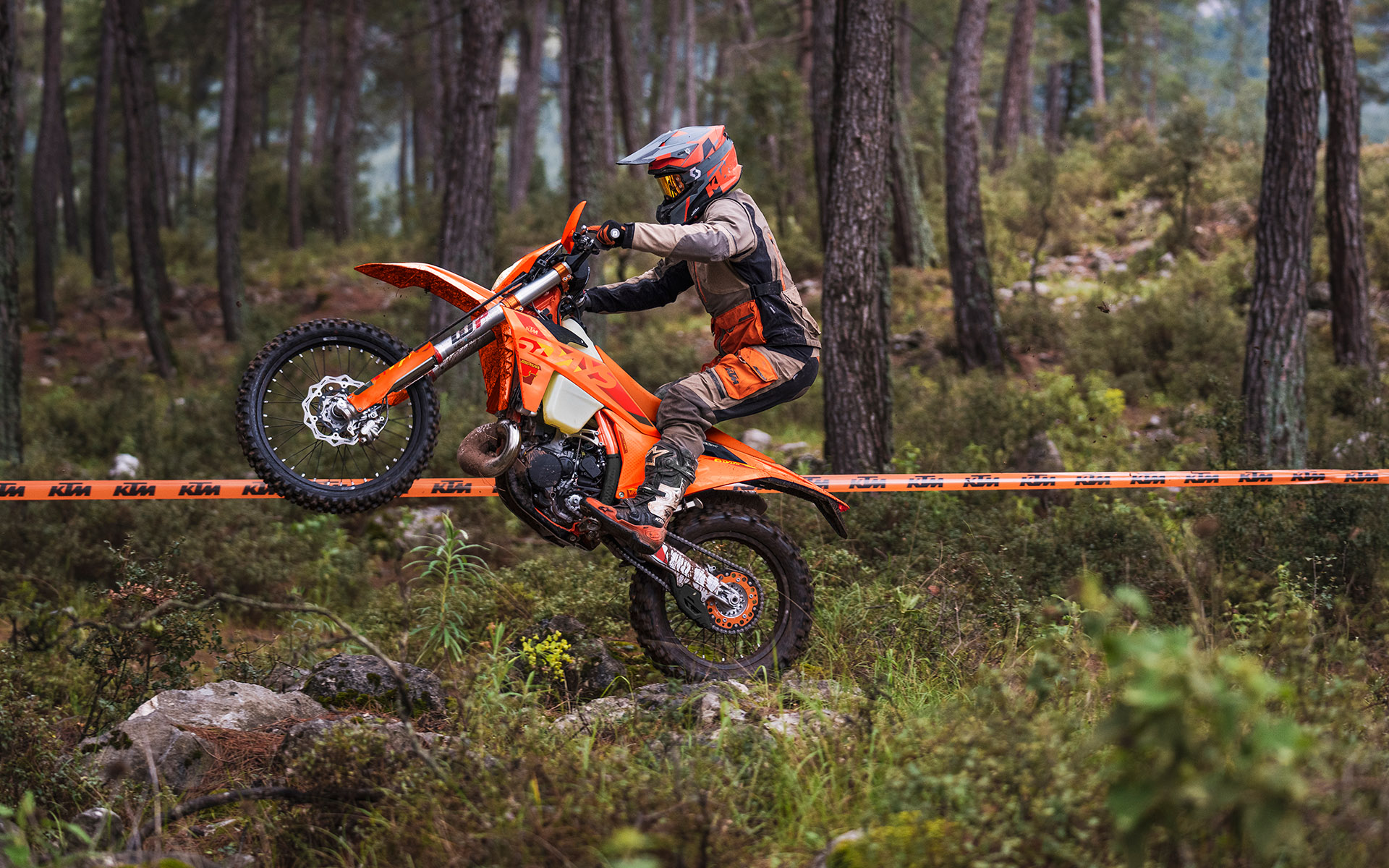 KTM Enduro 250 EXC SIX DAYS 2025 photo